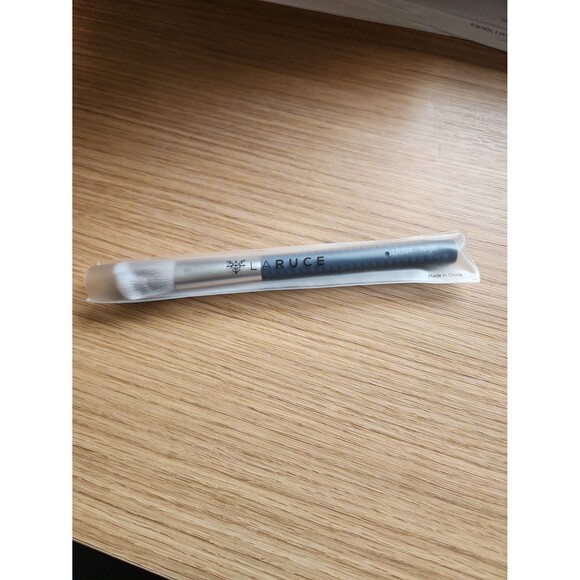 Laruce Set of 3 New Makeup Brushes - Picture 3 of 8